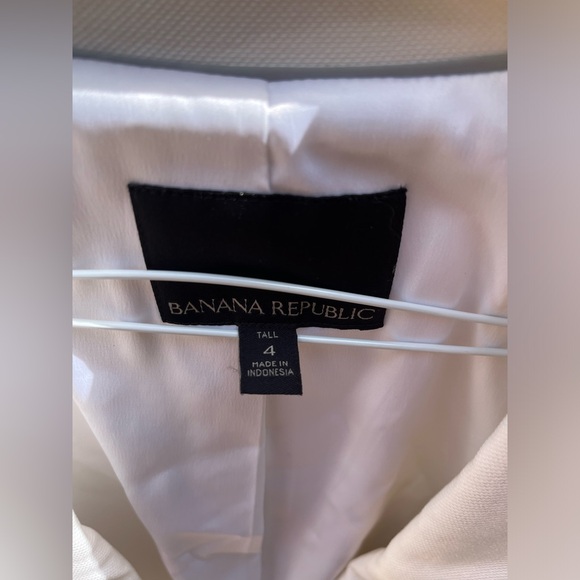 BANANA REPUBLIC Pique blazer in white. Size 4 Tall. EUC. - Picture 6 of 14